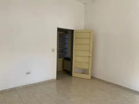 Casa dos dorm. reciclada a metros de nuevo centro shopping