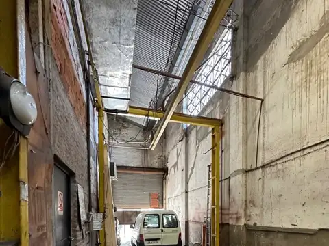 Venta Galpón 1363 m² Altura 9.2 m, C/ Puente Grúa, Oficinas, Lomas del Mirador