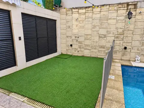 Casa 5 ambientes con 3 baños