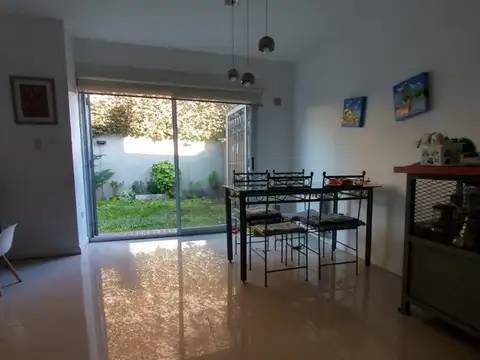 DUPLEX 4 AMBIENTES CON FONDO LIBRE Y COCHERA DOBLE