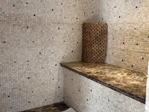 Abril Club de Campo. Impecable casona de estilo francés con importante lote