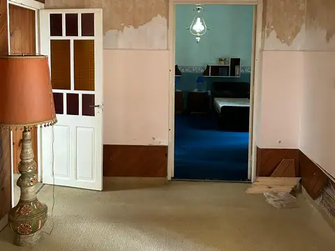 Casa 8 ambientes con 2 baños