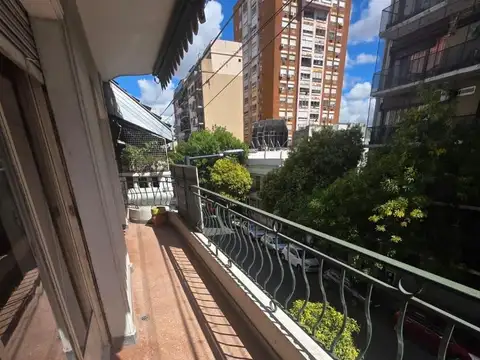 semi piso antiguo de estilo al fte 137m2 4 amb c/dpcia