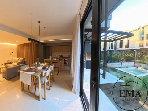 Depto Tipo Casa en Venta de 4 dormitorios