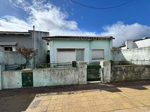 SE VENDE CASA TANDIL   VILLA ITALIA   A RECICLAR
