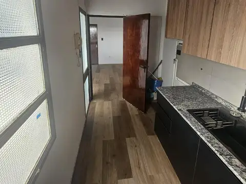 Av. Alberdi  al 600, reciclado a nuevo, 1 dormitorio contrafrente con balcon.