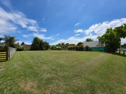 Adg. Lote en boulevard central en Cardales Village