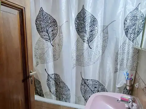 Dto. 3 AMB    Y MEDIO    AL FRENTE EN P. B  - TODOS LOS AMBIENTES CON AIRE Y LUZ - EXCELENTE UBICACION