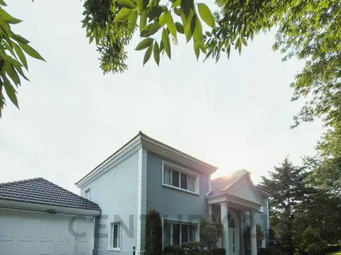 Casa en Venta con 4 cocheras