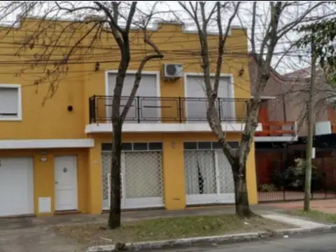 Casa en Venta - 2 Dormitorios 3 Baños - 200mts2 - Merlo