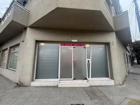LOCAL EN 5 ESQUINAS. 100 MTS 2 SOBRE AV JUAN B JUSTO. APTO VARIOS DESTINOS!