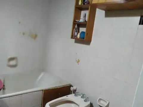 Casa 8 ambientes con 4 baños