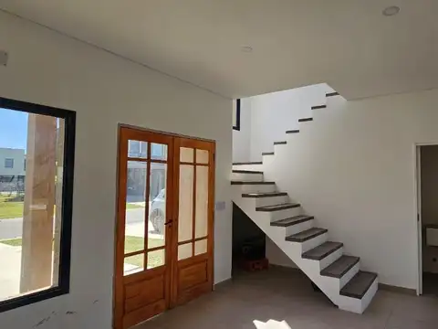 Casa 5 ambientes con 2 baños