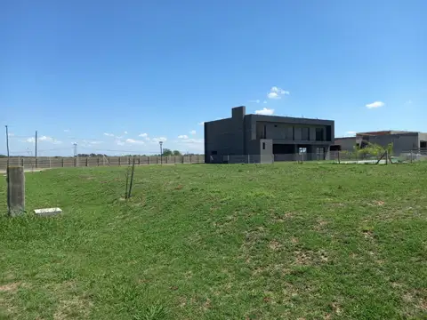 Terreno en venta - 702Mts2 - Santa Clara al Sur