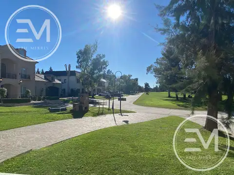 Casa 6 ambientes con 5 baños