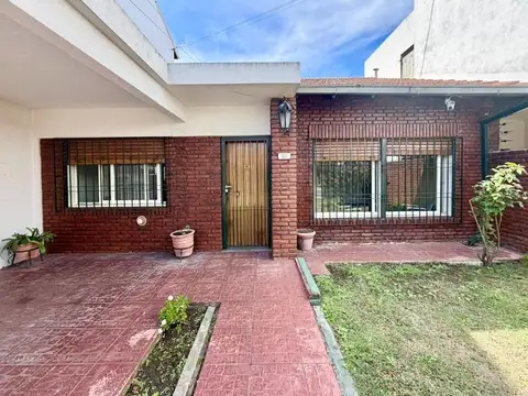 Casa en Venta en Castelar Sur, USD 160.000