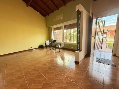 Casa 3 ambientes con 2 baños