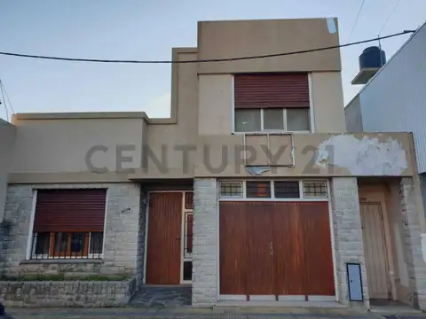 Casa en venta en Berisso con departamento ideal inversores