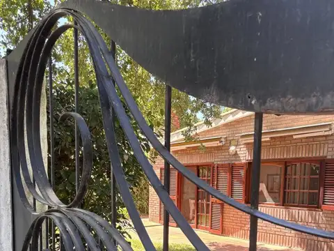 Casa 5 ambientes con 1 baño