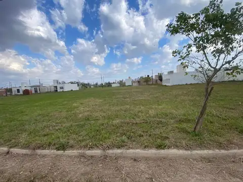 SE VENDE LOTE   B° MANANTIALES