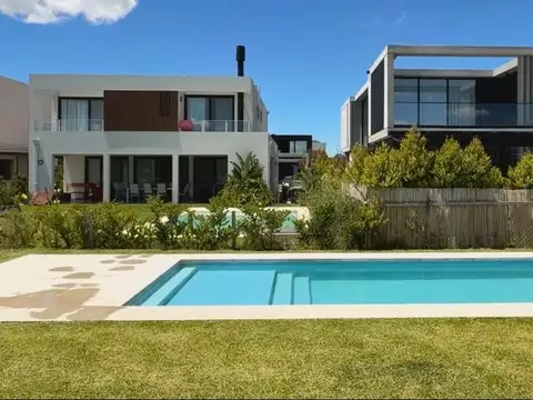 Casa en Carpinchos a estrenar