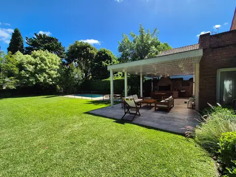 Casa en Alquiler Temporal con 2 cocheras