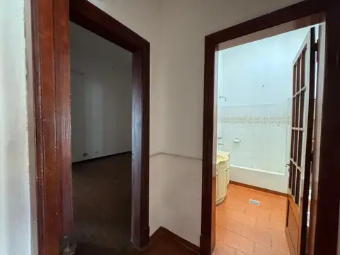 Casa 7 ambientes con 2 baños