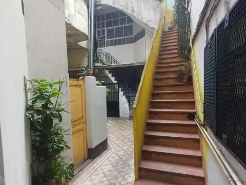 Olavarria 700, Piso 1