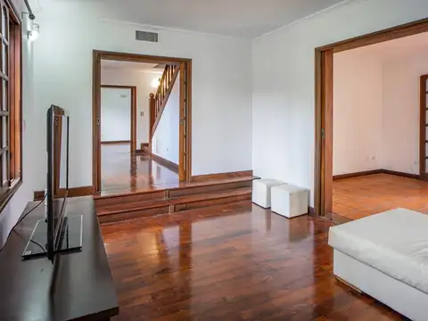 Casa en Venta con 3 cocheras