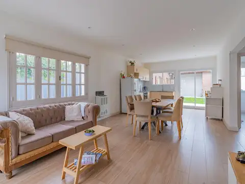 Casa en venta de 3 ambientes reciclada en Barrio Los Pinares