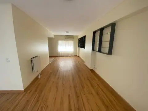 Amplio Monoambiente Divisible tipo Loft con  Cochera y Balcón Terraza