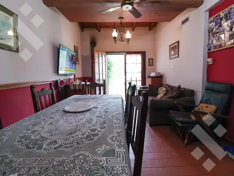 Venta casa 5 dormitorios con pileta B° Manzanar Cipolletti