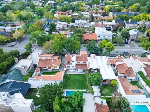 Venta casa 5 dormitorios con pileta B° Manzanar Cipolletti