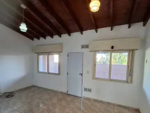 Depto Tipo Casa en Alquiler en Ramos Mejia, $ 580.000
