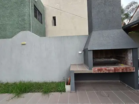 Casa en Venta con 4 cocheras