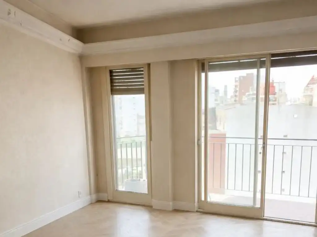 Av Gaona 1100, Piso 8