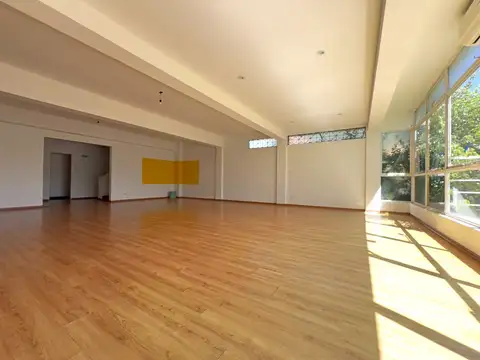 Casa 8 ambientes con 4 baños