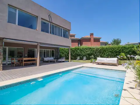 Venta casa 4 dormitorios Pilar Ayres Plaza