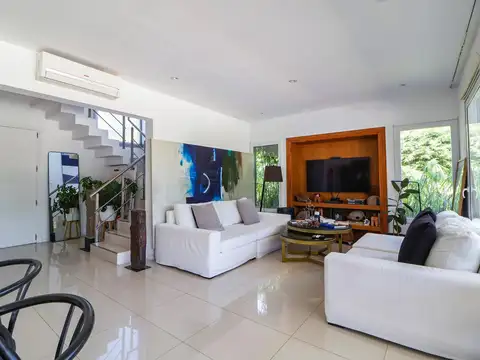 Casa 7 ambientes con 3 baños