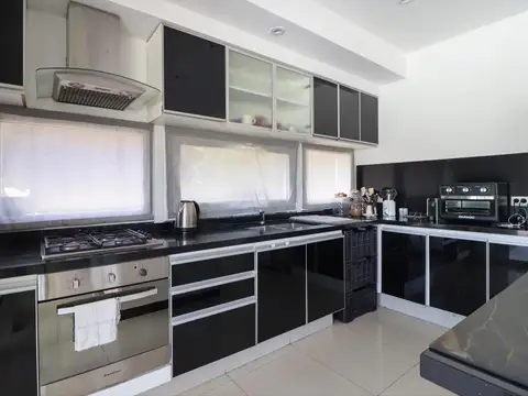 Venta casa 4 dormitorios Pilar Ayres Plaza