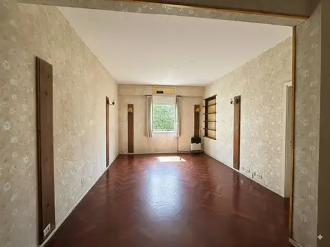 VENTA LUMINOSO Y AMPLIO DOS AMBIENTES EN RECOLETA