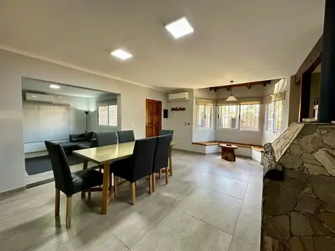 Casa en Venta con 4 cocheras