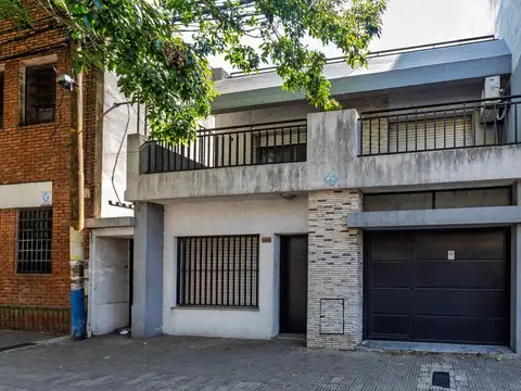 VENTA - Casa de 3 Dormitorios, patio, quincho y cochera. Echesortu, Rosario. APTA CRÉDITO.