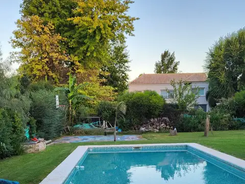 VENTA ESPECTACULAR CASA EN BARRIO CERRADO. MUÑIZ.