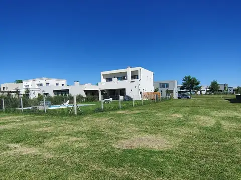 VENTA DE LOTE, BARRIO STA. LUCIA, PILAR DEL ESTE