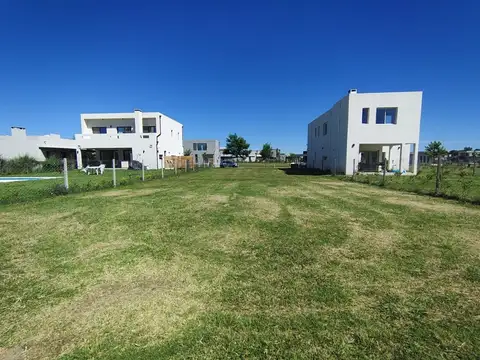 VENTA DE LOTE, BARRIO STA. LUCIA, PILAR DEL ESTE 