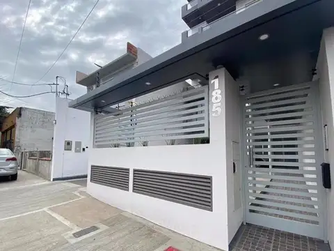 Av. San Martín  185 8°