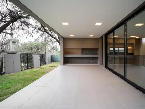 Casa 5 ambientes con 2 baños