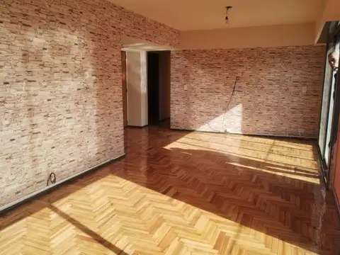Departamento al Frente de Cuatro Ambientes con  balcón y dos Baños - Boyacá 300 - Flores