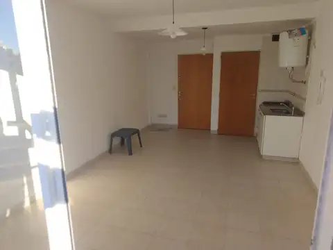 1 AMB CONTRA FRENTE CON BALCON  EXCELENTE VISTA  MUY LUMINOS